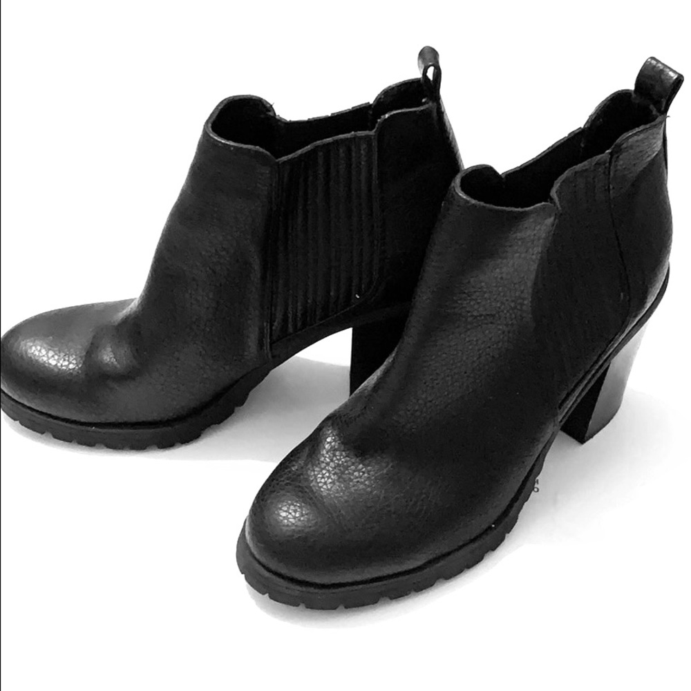 Sam & Libby chucks heal black booties